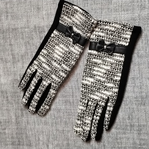 Grey / Black Gloves - Picture 1 of 4